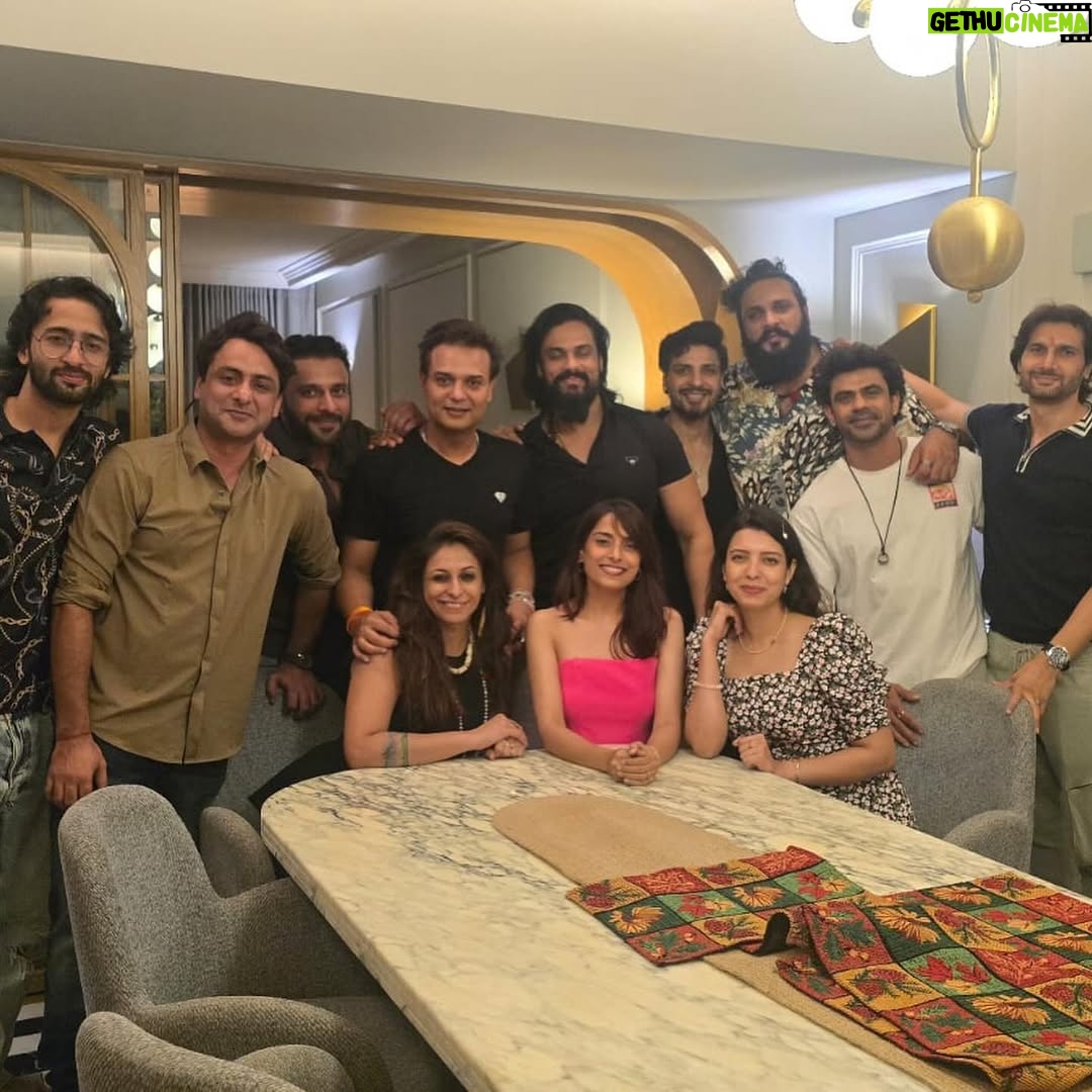 Pooja Sharma - 215.7K Likes - Feels like I went to school and college with these guys… but NO i did’nt. Somehow the camaraderie is such. The jokes and stories never end… and never should. Mahabharat is such an emotion for us. I know it is for YOU guys too… hence sharing these pictures. Thank u @sktorigins for bringing us all together then and now 🧿. @g3gill  Thank u for being the perfect host last night. 

Some blessings have beautiful faces. So enjoy my time with these lovely people.

#mahabharat #mahabharatstarplus  #reunion