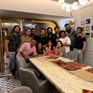 Pooja Sharma Instagram - Feels like I went to school and college with these guys… but NO i did’nt. Somehow the camaraderie is such. The jokes and stories never end… and never should. Mahabharat is such an emotion for us. I know it is for YOU guys too… hence sharing these pictures. Thank u @sktorigins for bringing us all together then and now 🧿. @g3gill  Thank u for being the perfect host last night. 

Some blessings have beautiful faces. So enjoy my time with these lovely people.

#mahabharat #mahabharatstarplus  #reunion
