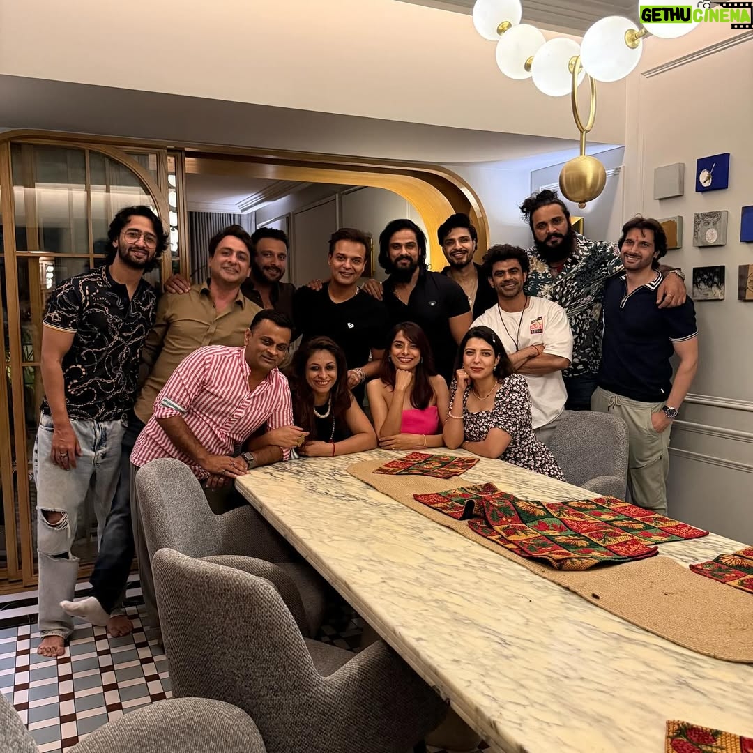 Pooja Sharma - 215.7K Likes - Feels like I went to school and college with these guys… but NO i did’nt. Somehow the camaraderie is such. The jokes and stories never end… and never should. Mahabharat is such an emotion for us. I know it is for YOU guys too… hence sharing these pictures. Thank u @sktorigins for bringing us all together then and now 🧿. @g3gill  Thank u for being the perfect host last night. 

Some blessings have beautiful faces. So enjoy my time with these lovely people.

#mahabharat #mahabharatstarplus  #reunion
