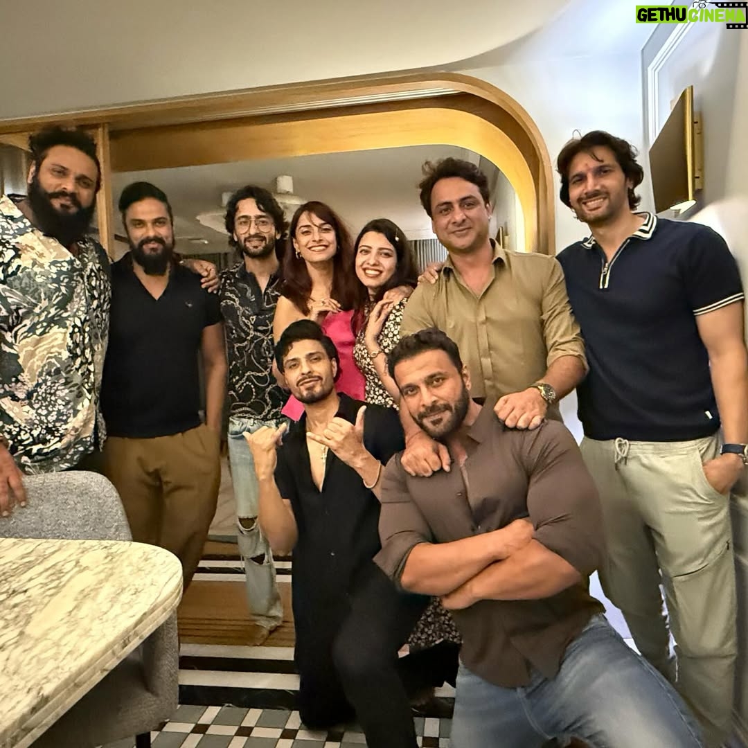 Pooja Sharma - 215.7K Likes - Feels like I went to school and college with these guys… but NO i did’nt. Somehow the camaraderie is such. The jokes and stories never end… and never should. Mahabharat is such an emotion for us. I know it is for YOU guys too… hence sharing these pictures. Thank u @sktorigins for bringing us all together then and now 🧿. @g3gill  Thank u for being the perfect host last night. 

Some blessings have beautiful faces. So enjoy my time with these lovely people.

#mahabharat #mahabharatstarplus  #reunion