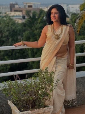 Poonam Bajwa Instagram - Onam Ashamsakal! May the festival of Onam fill your life with positivity and New beginnins!

Happy Onam to all my beautiful souls from Gods own country !

@nishamakeoversofficial