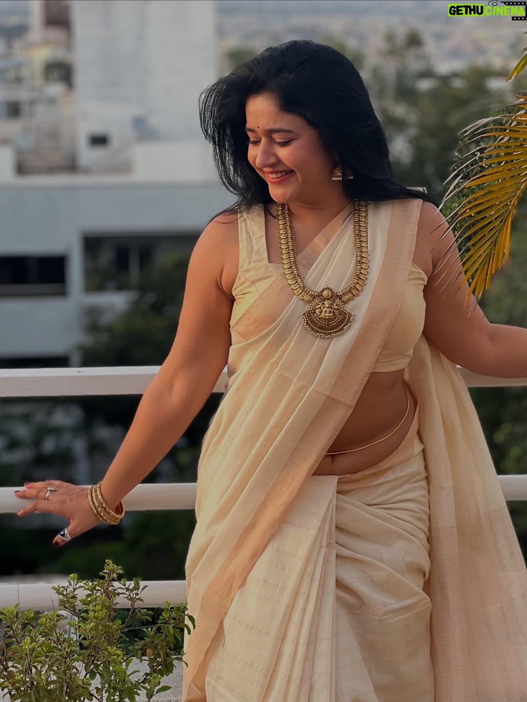 Poonam Bajwa - 231.3K Likes - Onam Ashamsakal! May the festival of Onam fill your life with positivity and New beginnins!

Happy Onam to all my beautiful souls from Gods own country !

@nishamakeoversofficial