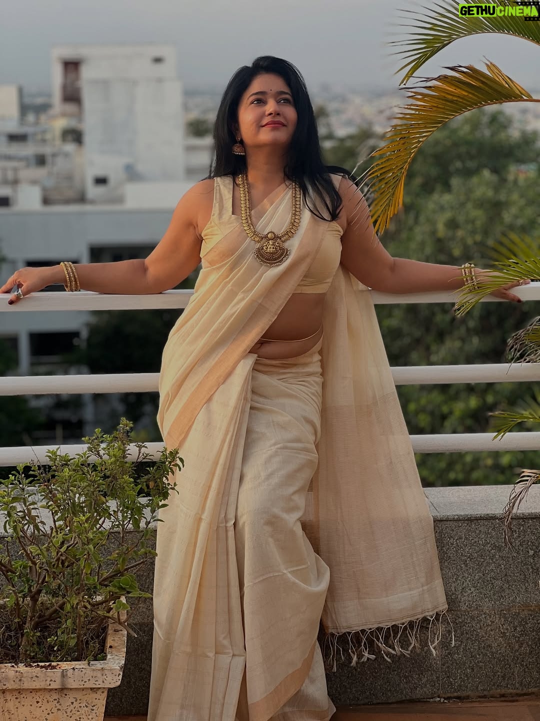 Poonam Bajwa - 231.3K Likes - Onam Ashamsakal! May the festival of Onam fill your life with positivity and New beginnins!

Happy Onam to all my beautiful souls from Gods own country !

@nishamakeoversofficial