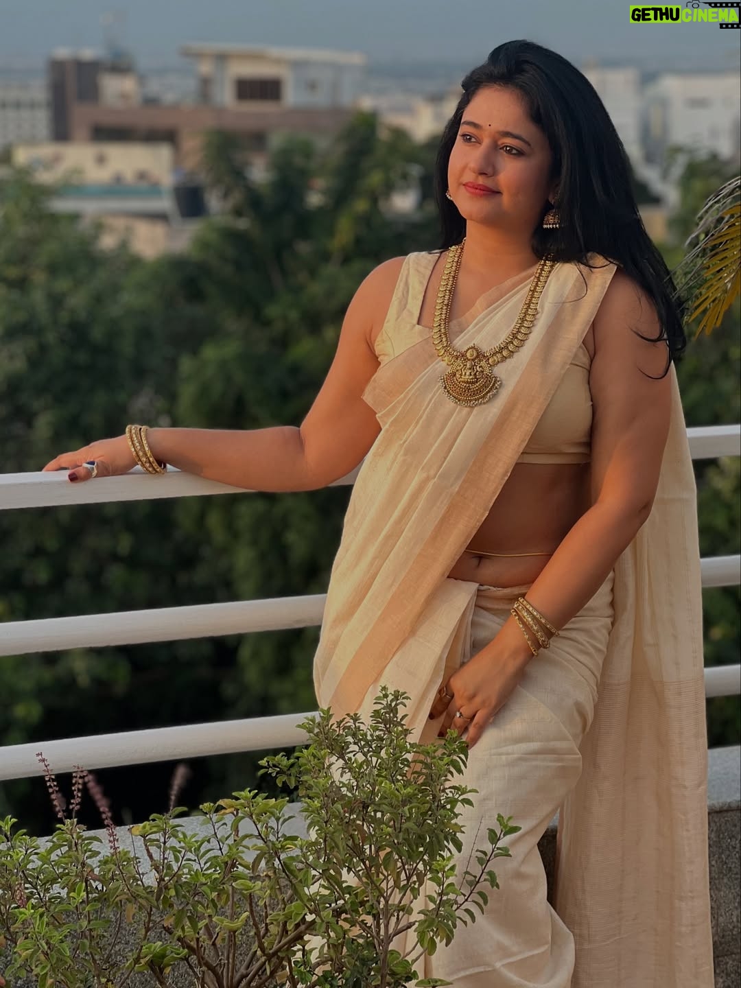 Poonam Bajwa - 231.3K Likes - Onam Ashamsakal! May the festival of Onam fill your life with positivity and New beginnins!

Happy Onam to all my beautiful souls from Gods own country !

@nishamakeoversofficial