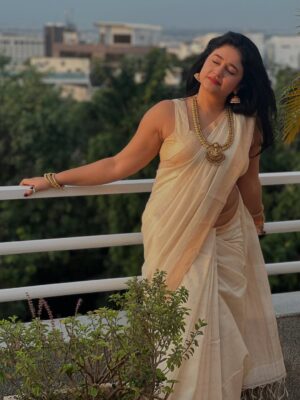 Poonam Bajwa Instagram - Onam Ashamsakal! May the festival of Onam fill your life with positivity and New beginnins!

Happy Onam to all my beautiful souls from Gods own country !

@nishamakeoversofficial