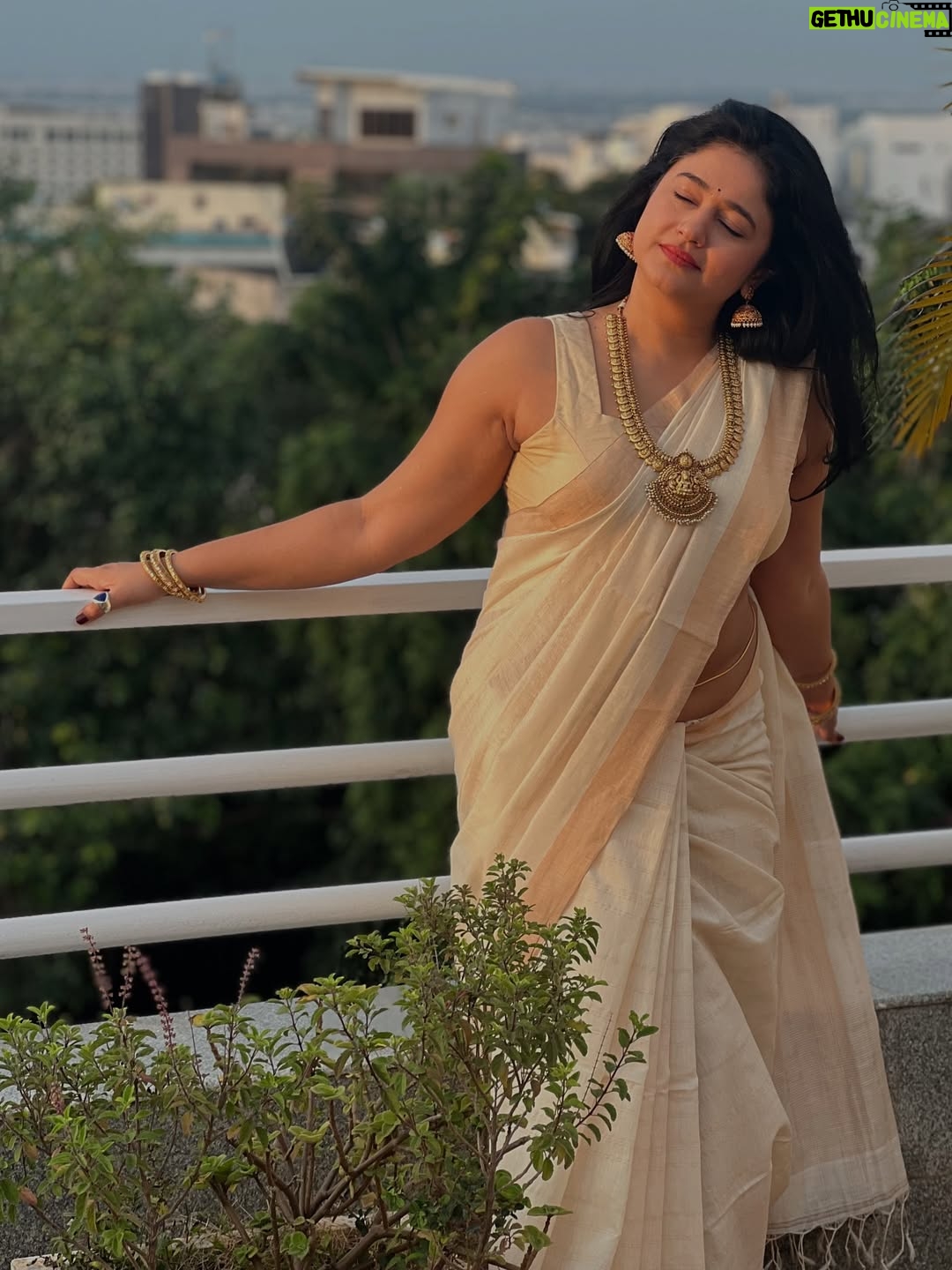 Poonam Bajwa - 231.3K Likes - Onam Ashamsakal! May the festival of Onam fill your life with positivity and New beginnins!

Happy Onam to all my beautiful souls from Gods own country !

@nishamakeoversofficial