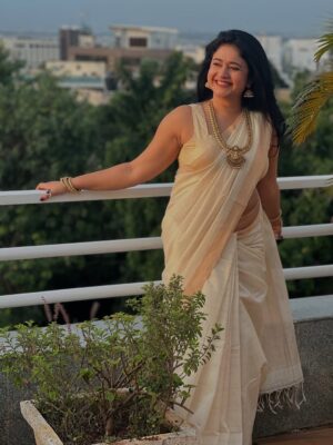 Poonam Bajwa Instagram - Onam Ashamsakal! May the festival of Onam fill your life with positivity and New beginnins!

Happy Onam to all my beautiful souls from Gods own country !

@nishamakeoversofficial