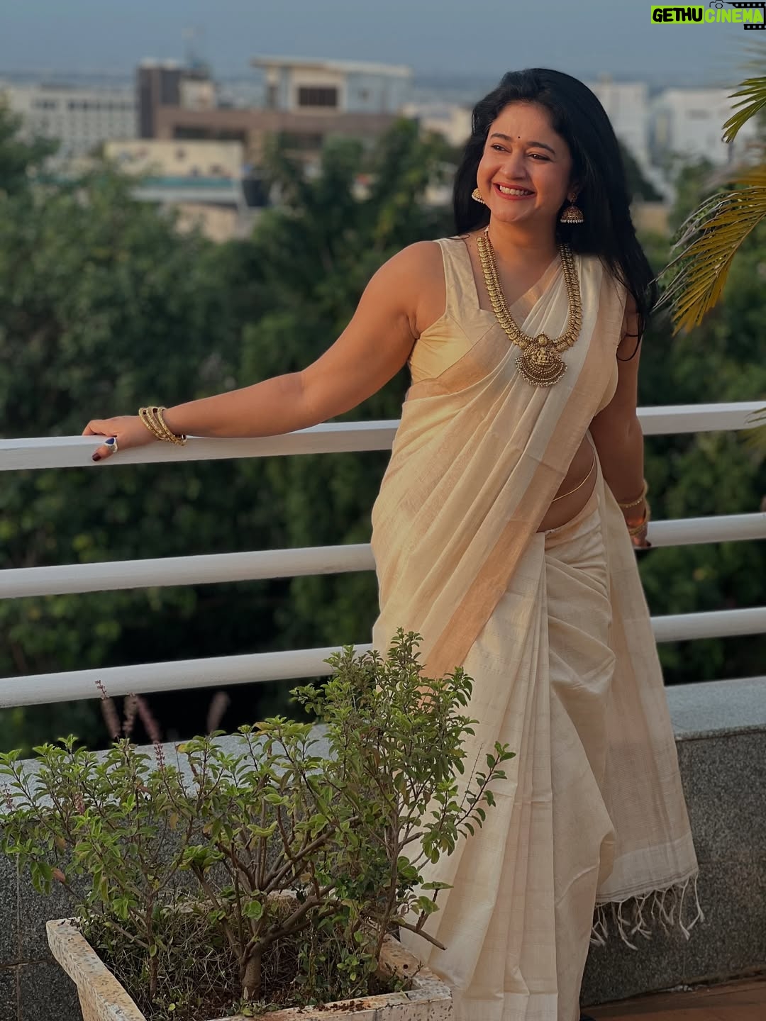 Poonam Bajwa - 231.3K Likes - Onam Ashamsakal! May the festival of Onam fill your life with positivity and New beginnins!

Happy Onam to all my beautiful souls from Gods own country !

@nishamakeoversofficial