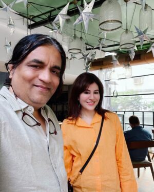 Poonam Chaubey Instagram - Always a pleasure meeting you @swanandkirkire Ji 😇