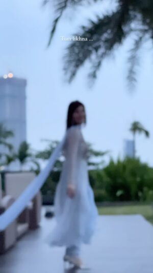 Poonam Chaubey Instagram - Mere hunar ke baare mein … #mahirakhan #meriudaan