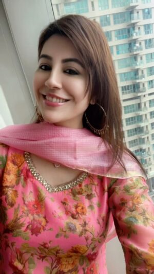 Poonam Chaubey Instagram - Pink !! 💗