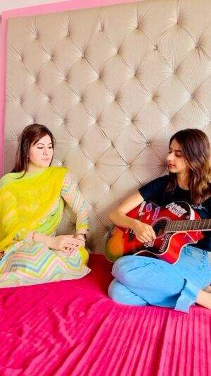 Poonam Chaubey Instagram - Dreamy jamming with this cutie 😘