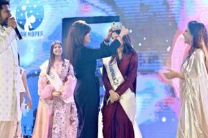 Poonam Chaubey Instagram - Grateful and honoured to be a part of the jury for the Stars Night Season 3 , along with Kinjal Karia - Head of VLCC. Followed by the crowning ceremony, organised by High Hopes Ent.