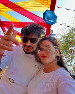 Poonam Raheja Instagram - All about Yesterday ❤️💚🩵💜🩷 

🌈 Holi 2025 😍🙌🏻 

#holi #holivibes #holifestivalofcolours #holidayparty #holicelebration #holifest #holidaymemories #holi2025