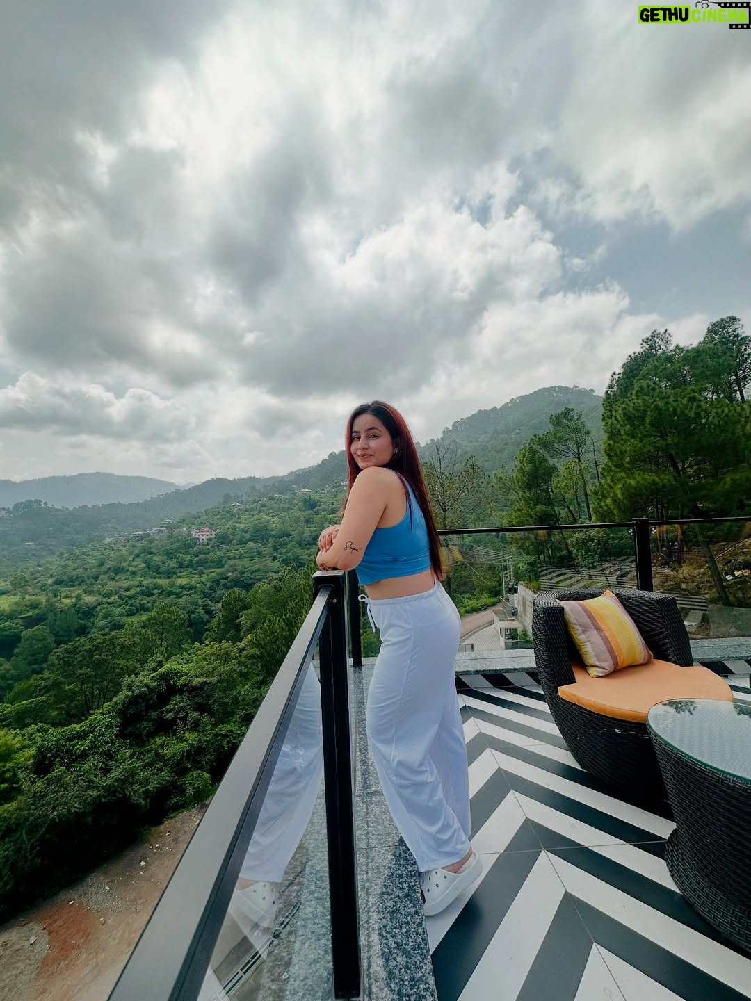 Poonam Raheja - 16.1K Likes - 🩵🤍Peaceful places, beautiful faces & a perfect day 🧸🌷

#perfect #bestlocation #birthdayapentwell #wetime #love #laughter #smile #couple #goals 🌸