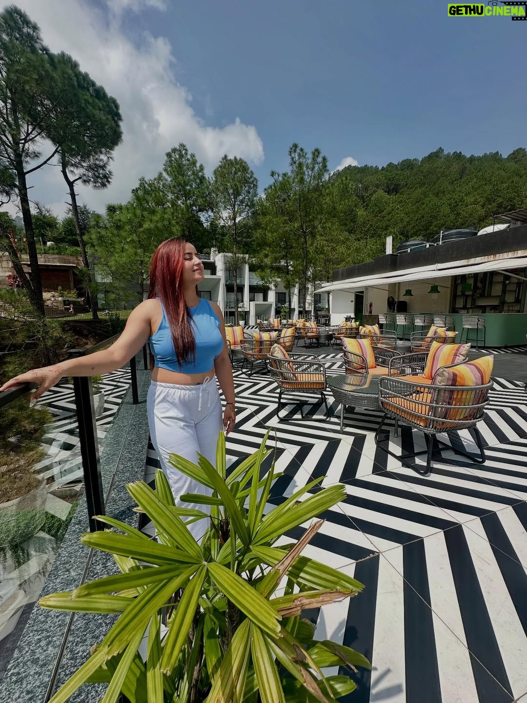 Poonam Raheja - 16.1K Likes - 🩵🤍Peaceful places, beautiful faces & a perfect day 🧸🌷

#perfect #bestlocation #birthdayapentwell #wetime #love #laughter #smile #couple #goals 🌸