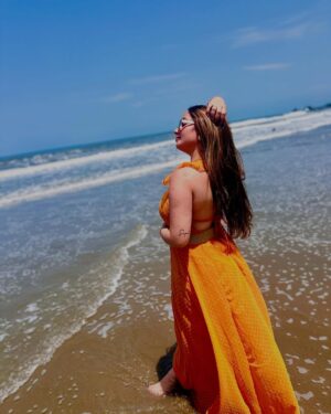 Poonam Raheja Instagram - 🌻 Me???? 
🌻 obsessed??????
🌻 with My Man ???????
 
ABSOLUTELY 🥰

#supu #love #forever #madeforeachother❤️ #mylife #happyplace #goabeach #goa
