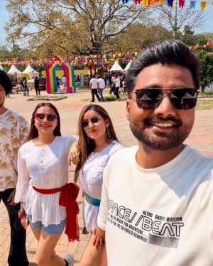 Poonam Raheja Instagram - All about Yesterday ❤️💚🩵💜🩷 

🌈 Holi 2025 😍🙌🏻 

#holi #holivibes #holifestivalofcolours #holidayparty #holicelebration #holifest #holidaymemories #holi2025