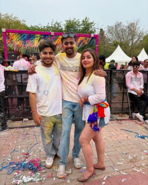 Poonam Raheja Instagram - All about Yesterday ❤️💚🩵💜🩷 

🌈 Holi 2025 😍🙌🏻 

#holi #holivibes #holifestivalofcolours #holidayparty #holicelebration #holifest #holidaymemories #holi2025