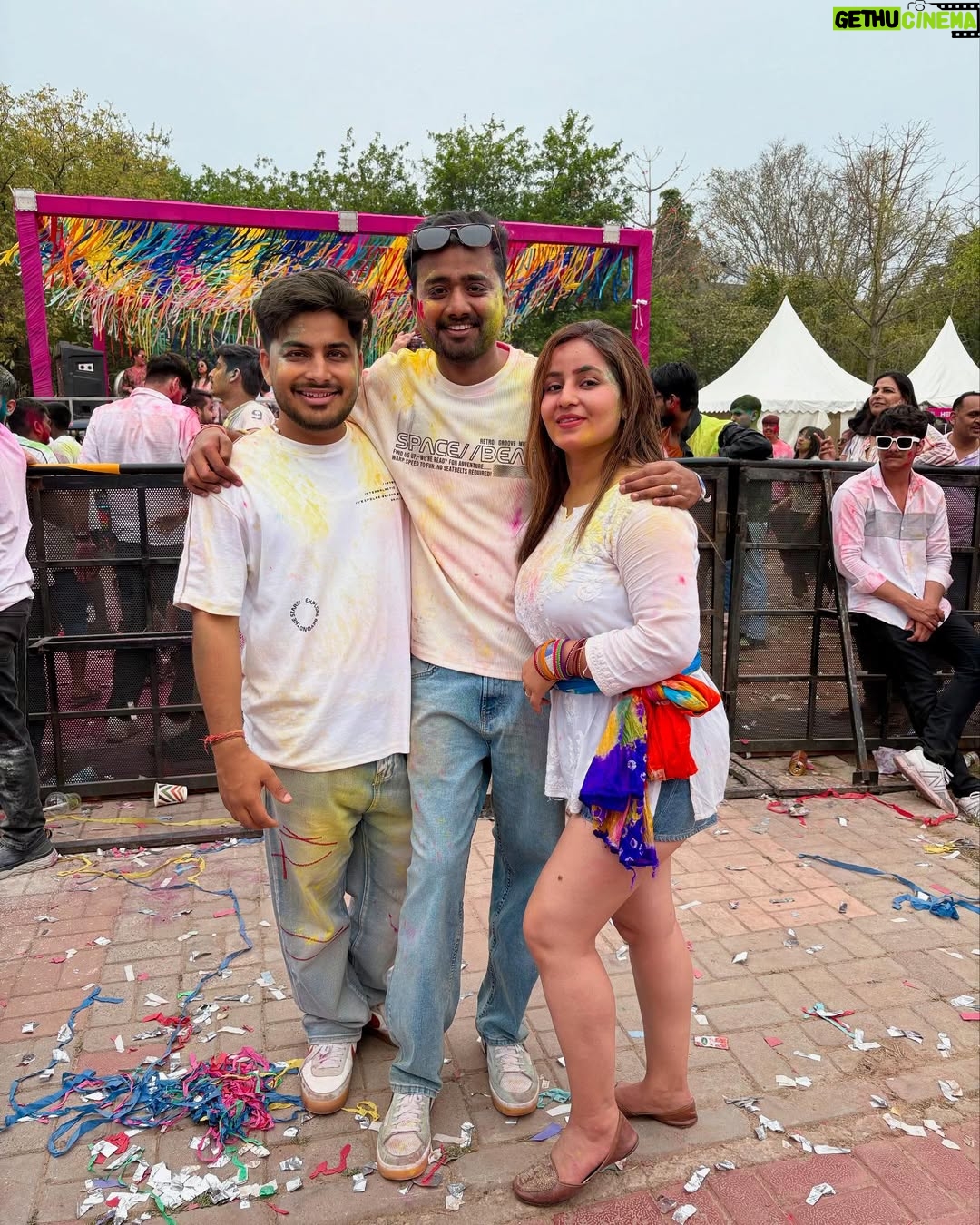 Poonam Raheja - 6K Likes - All about Yesterday ❤️💚🩵💜🩷 

🌈 Holi 2025 😍🙌🏻 

#holi #holivibes #holifestivalofcolours #holidayparty #holicelebration #holifest #holidaymemories #holi2025