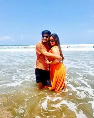 Poonam Raheja Instagram - 🌻 Me???? 
🌻 obsessed??????
🌻 with My Man ???????
 
ABSOLUTELY 🥰

#supu #love #forever #madeforeachother❤️ #mylife #happyplace #goabeach #goa