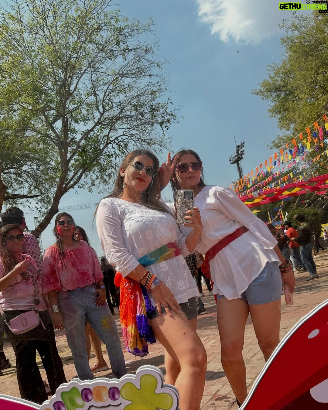 Poonam Raheja - 6K Likes - All about Yesterday ❤️💚🩵💜🩷 

🌈 Holi 2025 😍🙌🏻 

#holi #holivibes #holifestivalofcolours #holidayparty #holicelebration #holifest #holidaymemories #holi2025