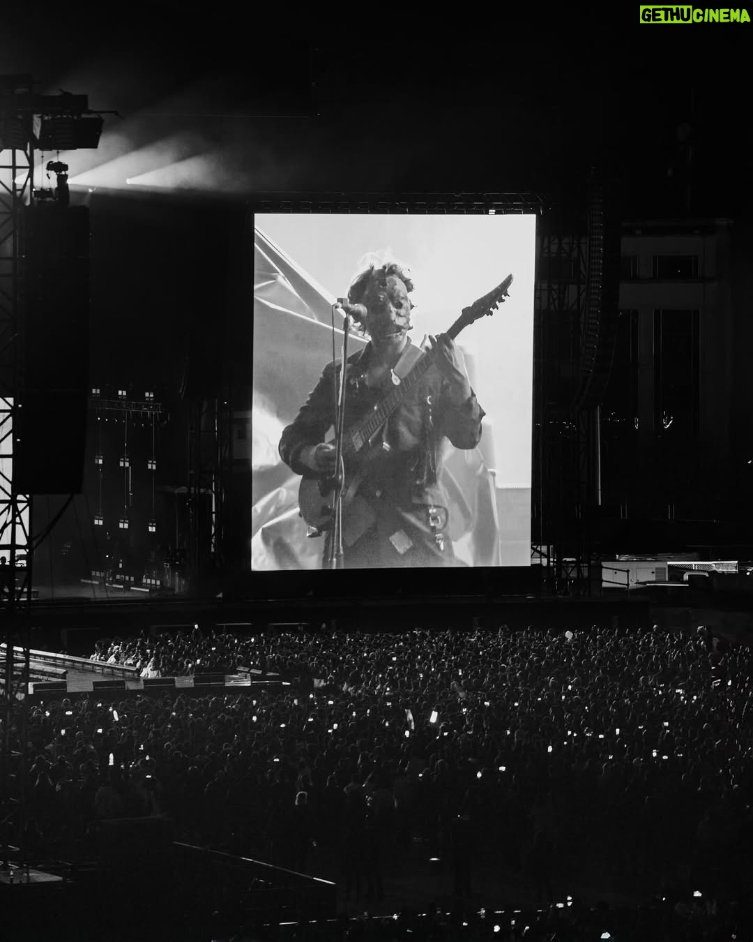 Poppy - 69.4K Likes - Bogota with @linkinpark