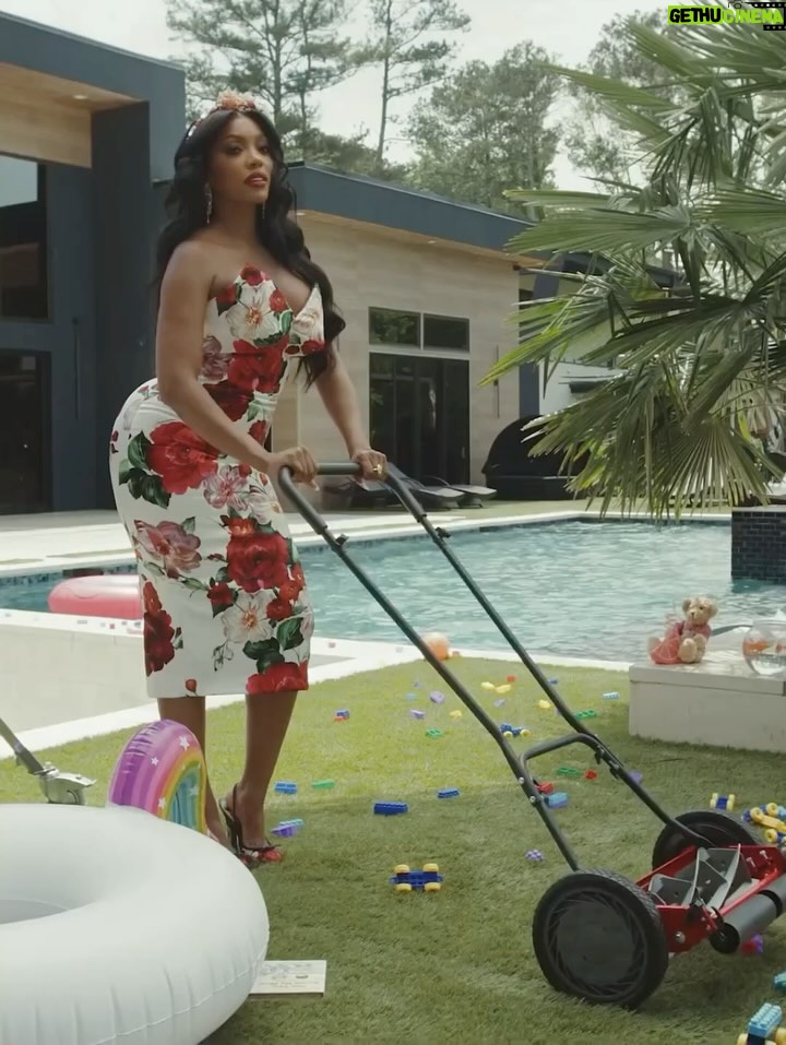 Porsha Williams - 158.9K Likes - 🔥 #Swipe @People #PorshaWilliams walked through the fire. And now, in her first interview since finalizing her divorce from Simon Guobadia, the #RealHousewivesofAtlanta star is ready to rise again. Read the full story at the link in @people bio.

Porsha’s Businesses @gonakedhair & @pamperedbyporsha National Best Sellers list book available on @amazon “The Pursuit of Porsha”📚

📷: @erikumphery
📽️: Harold Sellers & Ian Forsyth / @bggagency
Hair: @doseofcarlos
Makeup: @tomilolaofbiggles
Stylist: @therealnoigjeremy
Tailor: @carlulysses
Set Design: @sssinclaire / @thespinstyle