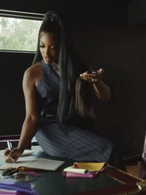 Porsha Williams Instagram - 🔥 #Swipe @People #PorshaWilliams walked through the fire. And now, in her first interview since finalizing her divorce from Simon Guobadia, the #RealHousewivesofAtlanta star is ready to rise again. Read the full story at the link in @people bio.

Porsha’s Businesses @gonakedhair & @pamperedbyporsha National Best Sellers list book available on @amazon “The Pursuit of Porsha”📚

📷: @erikumphery
📽️: Harold Sellers & Ian Forsyth / @bggagency
Hair: @doseofcarlos
Makeup: @tomilolaofbiggles
Stylist: @therealnoigjeremy
Tailor: @carlulysses
Set Design: @sssinclaire / @thespinstyle