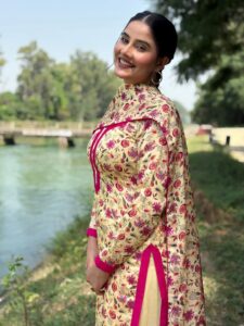 Actress Prabh Grewal HD Photos and Wallpapers September 2025