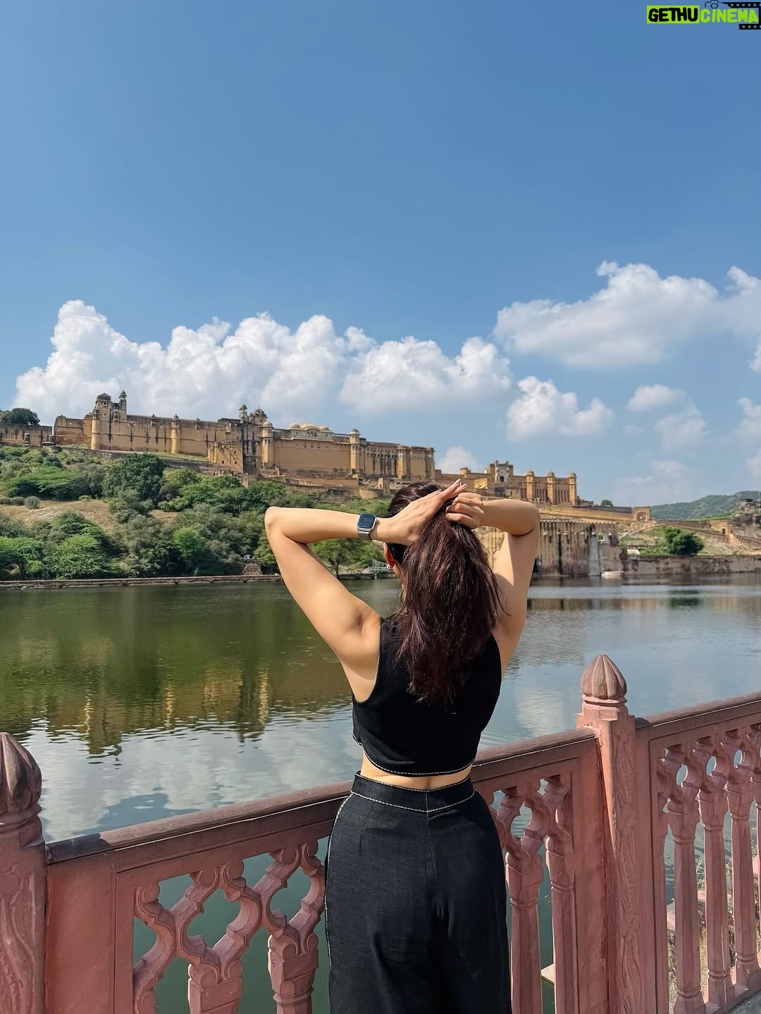 Pragya Jaiswal - 322K Likes - Last 24 hours in the Pink City 💘💘 
Jaipur you took my breath away !! 
Can’t wait to be back again..