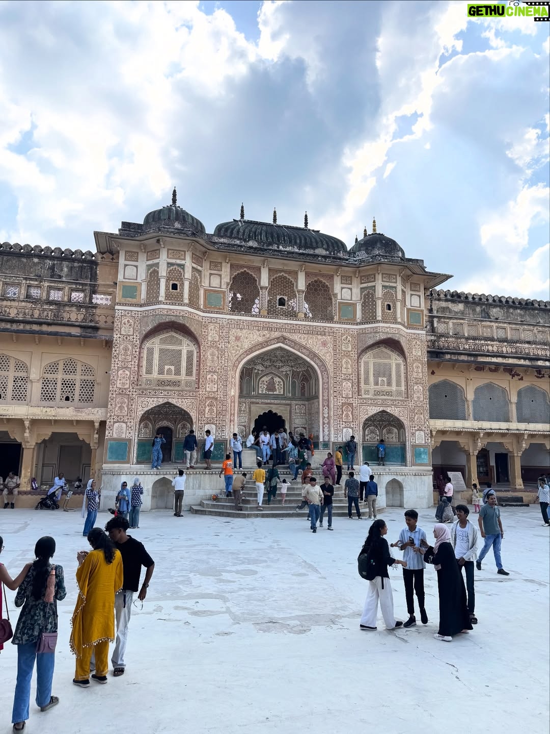 Pragya Jaiswal - 322K Likes - Last 24 hours in the Pink City 💘💘 
Jaipur you took my breath away !! 
Can’t wait to be back again..