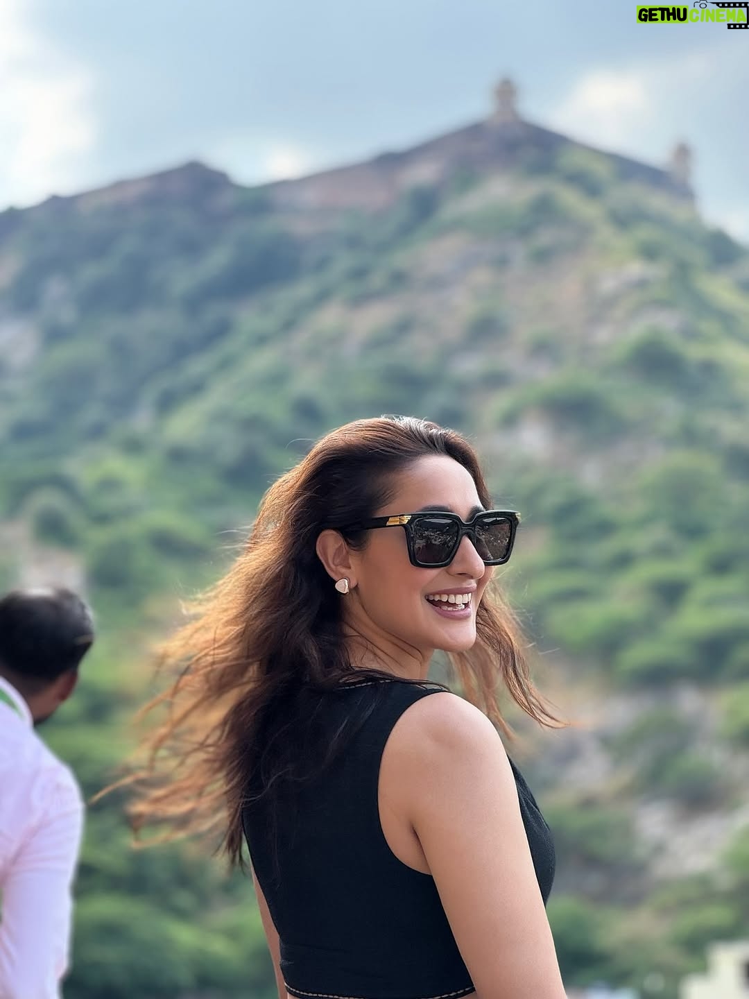 Pragya Jaiswal - 322K Likes - Last 24 hours in the Pink City 💘💘 
Jaipur you took my breath away !! 
Can’t wait to be back again..