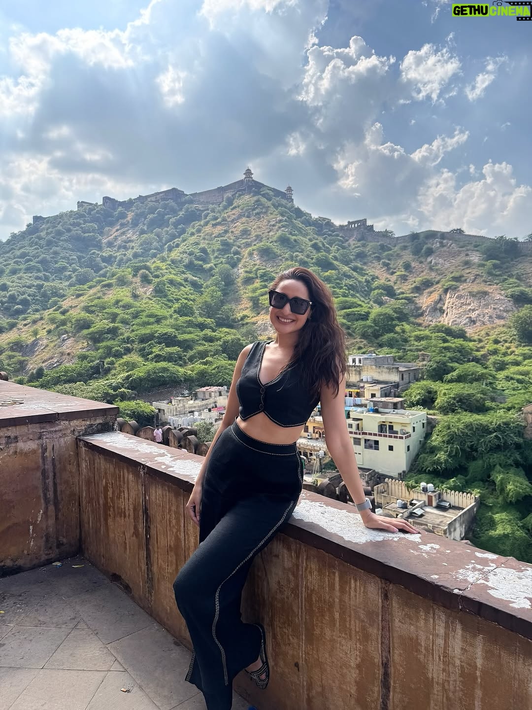 Pragya Jaiswal - 322K Likes - Last 24 hours in the Pink City 💘💘 
Jaipur you took my breath away !! 
Can’t wait to be back again..