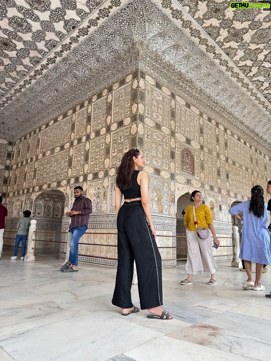Pragya Jaiswal - 322K Likes - Last 24 hours in the Pink City 💘💘 
Jaipur you took my breath away !! 
Can’t wait to be back again..