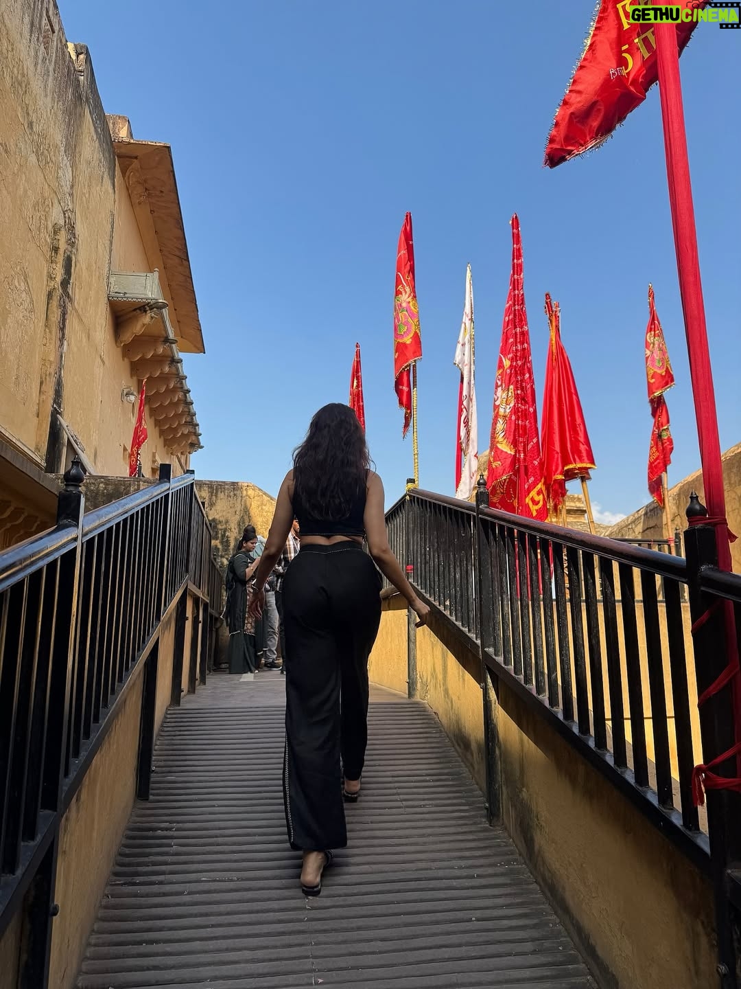 Pragya Jaiswal - 322K Likes - Last 24 hours in the Pink City 💘💘 
Jaipur you took my breath away !! 
Can’t wait to be back again..