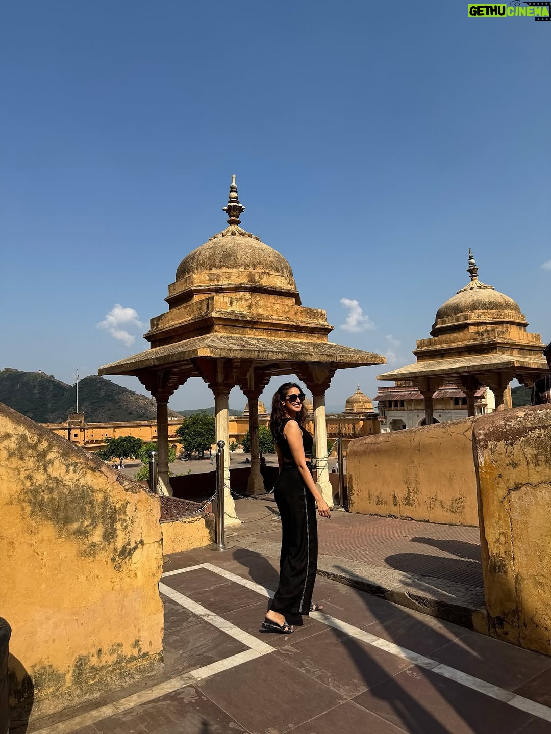 Pragya Jaiswal - 322K Likes - Last 24 hours in the Pink City 💘💘 
Jaipur you took my breath away !! 
Can’t wait to be back again..