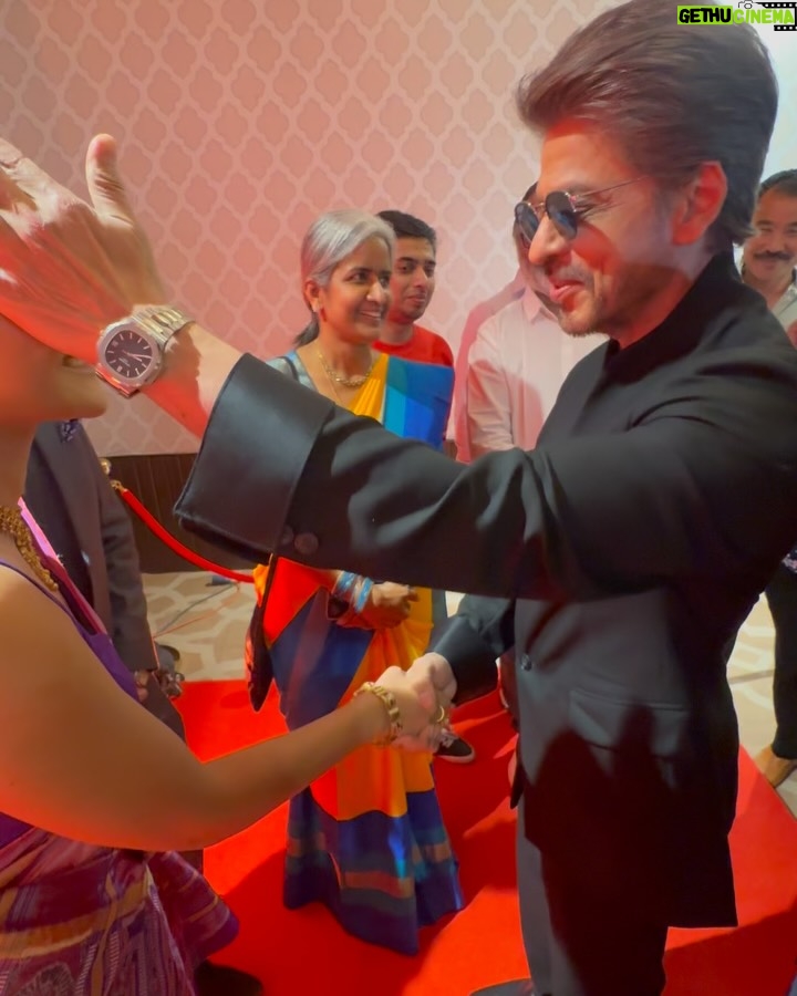 Prakruti Mishra - 130.1K Likes - When I was selected to be a part of the central panel jury for “The 71st National Film awards” . I didn’t know that I will be a part of the team of 11 who will be responsible for @iamsrk Sir to get his much deserved and long awaited first ever national award. Being a part of this iconic moment, makes me realise that “Agar kisi cheez ko dil se chaho toh puri kainaat usse tumse milane ki koshish mein lag jaati hai”💫

This victory feels personal because it gives every Indian artist the dream to hope, to strive and to win! 
Thank you shah rukh saab for inspiring us with your humility, hard work and grace. 

PS: I haven’t washed my hands since the most special “handshake” of my life 😄

Congratulations  @iamsrk Sir on your first and most awaited National award 🥇 🏆 
It was an honour to have been in the panel and fight for what you deserved many years ago .

#71stnationalfilmawards