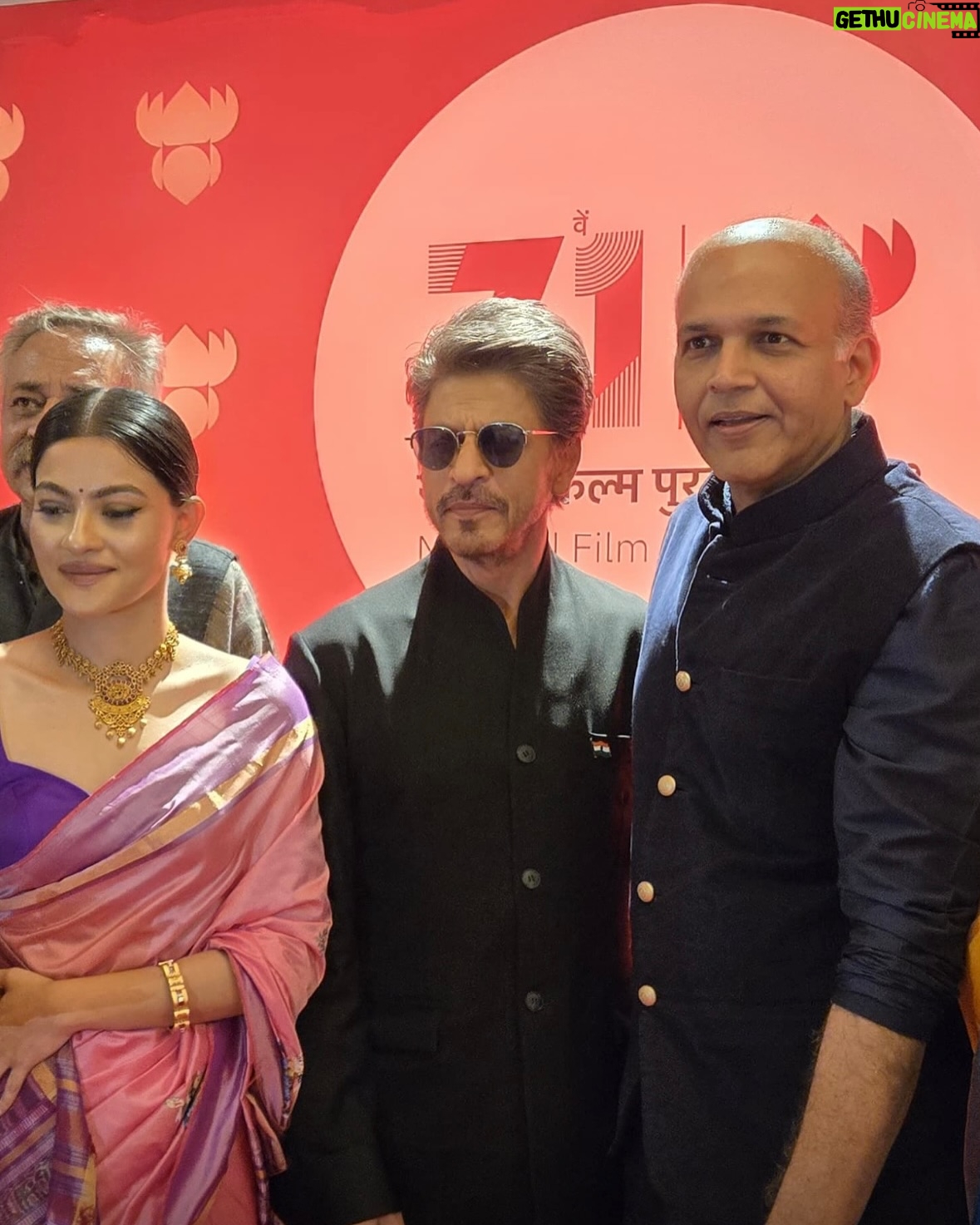 Prakruti Mishra - 130.1K Likes - When I was selected to be a part of the central panel jury for “The 71st National Film awards” . I didn’t know that I will be a part of the team of 11 who will be responsible for @iamsrk Sir to get his much deserved and long awaited first ever national award. Being a part of this iconic moment, makes me realise that “Agar kisi cheez ko dil se chaho toh puri kainaat usse tumse milane ki koshish mein lag jaati hai”💫

This victory feels personal because it gives every Indian artist the dream to hope, to strive and to win! 
Thank you shah rukh saab for inspiring us with your humility, hard work and grace. 

PS: I haven’t washed my hands since the most special “handshake” of my life 😄

Congratulations  @iamsrk Sir on your first and most awaited National award 🥇 🏆 
It was an honour to have been in the panel and fight for what you deserved many years ago .

#71stnationalfilmawards