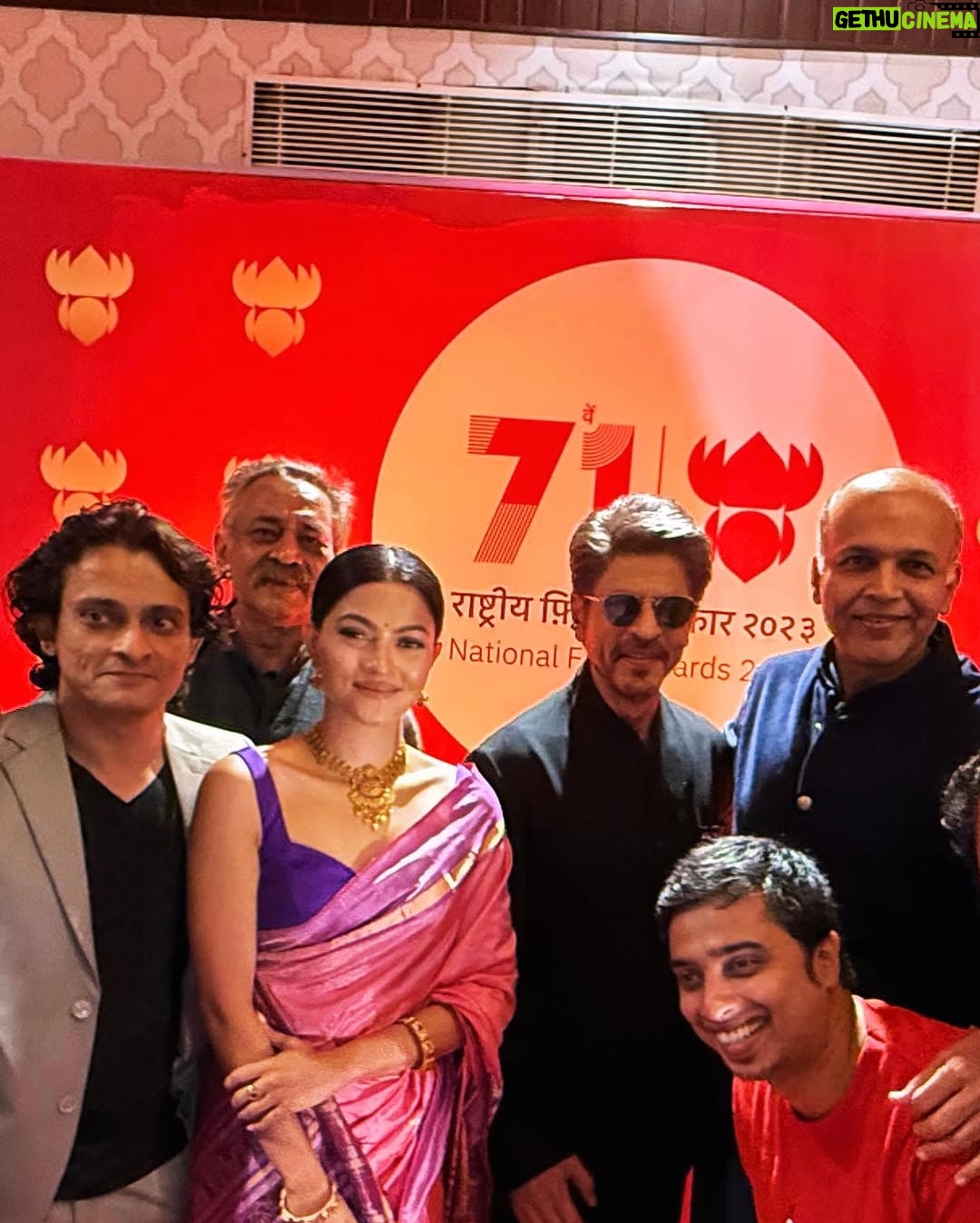 Prakruti Mishra - 130.1K Likes - When I was selected to be a part of the central panel jury for “The 71st National Film awards” . I didn’t know that I will be a part of the team of 11 who will be responsible for @iamsrk Sir to get his much deserved and long awaited first ever national award. Being a part of this iconic moment, makes me realise that “Agar kisi cheez ko dil se chaho toh puri kainaat usse tumse milane ki koshish mein lag jaati hai”💫

This victory feels personal because it gives every Indian artist the dream to hope, to strive and to win! 
Thank you shah rukh saab for inspiring us with your humility, hard work and grace. 

PS: I haven’t washed my hands since the most special “handshake” of my life 😄

Congratulations  @iamsrk Sir on your first and most awaited National award 🥇 🏆 
It was an honour to have been in the panel and fight for what you deserved many years ago .

#71stnationalfilmawards