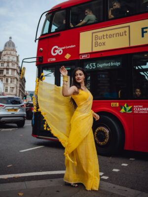Prakruti Mishra Instagram - Straight out of a YRF frame ⚠️🌻💛
.
.
.
.
.
.
Wearing the @suta_bombay yellow saree 🔆
.
.
.
.
.
.
.
Shot & edited by @_always_more_photography 🤍
#londonphotographer 
#londonphotoshoot