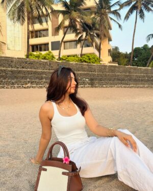 Pranjali Sing Instagram - suns out and so am I 
.
.
.
.
.
.
.
#singhpranjali #fyp #foryou #pinterest #pinterestaesthetic #pinterestinspired #explorepage