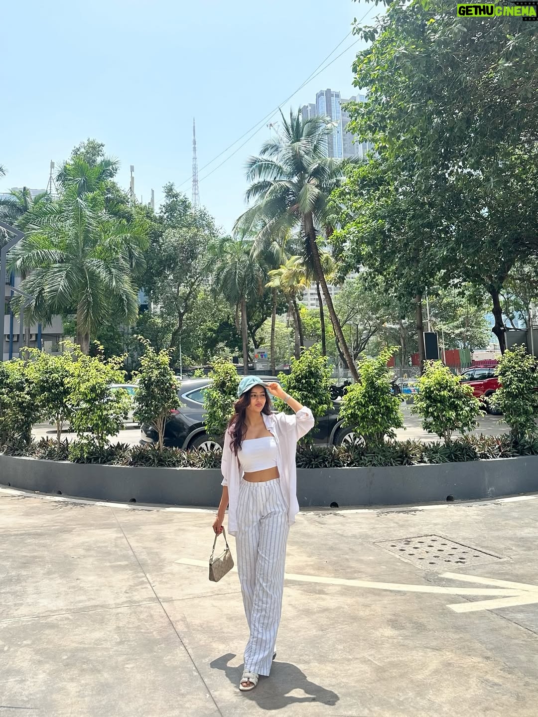 Pranjali Sing - 8K Likes - quick coffee run 
.
.
.
.
.
.
.
.
#singhpranjali #pinterest #pinterestaesthetic #pinterestinspired #fyp #foryou #explorepage