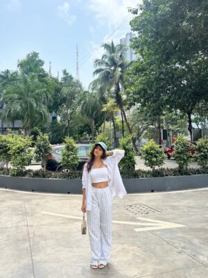 Pranjali Sing Instagram - quick coffee run 
.
.
.
.
.
.
.
.
#singhpranjali #pinterest #pinterestaesthetic #pinterestinspired #fyp #foryou #explorepage