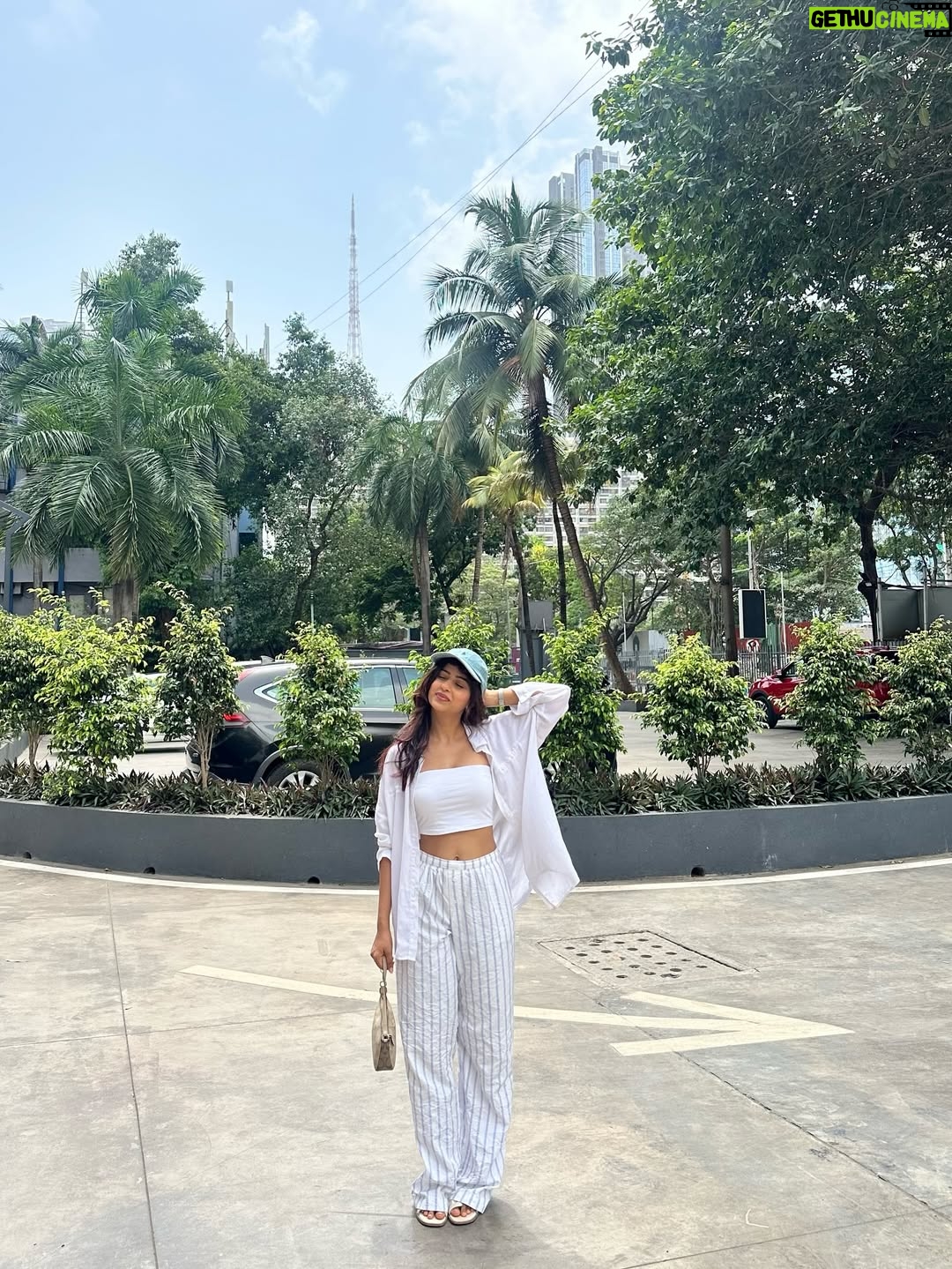 Pranjali Sing - 8K Likes - quick coffee run 
.
.
.
.
.
.
.
.
#singhpranjali #pinterest #pinterestaesthetic #pinterestinspired #fyp #foryou #explorepage