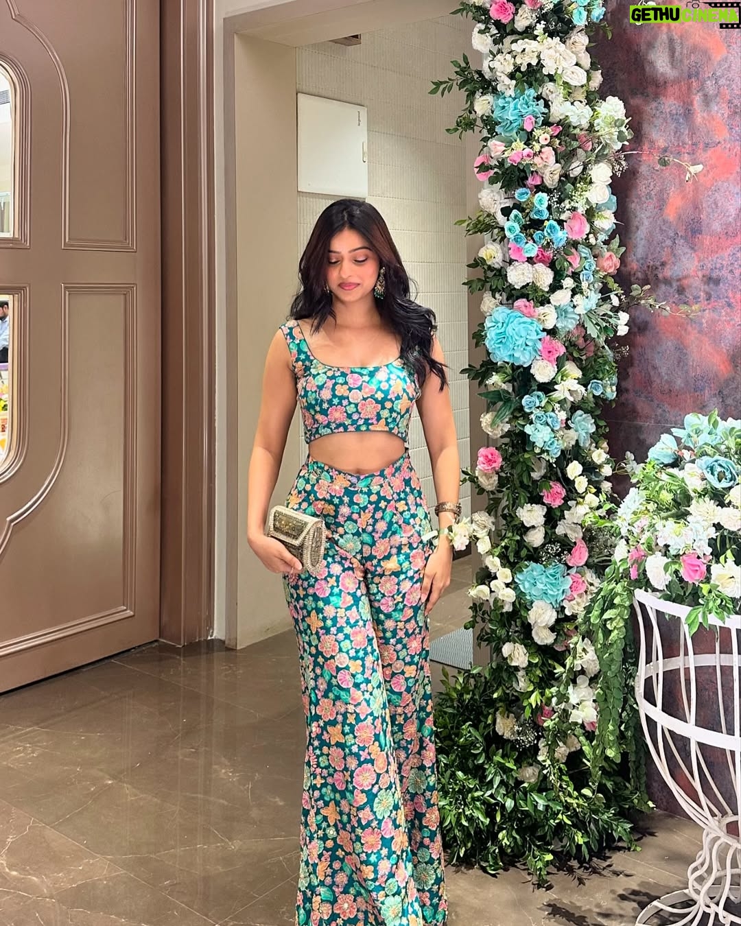 Pranjali Sing - 15K Likes - accidentally matching with the decor🌸💕
.
.
.
.
#singhpranjali #whatiwore #pinterestinspired #pinterestaesthetic #pinterest #foryou #fyp #explorepage
