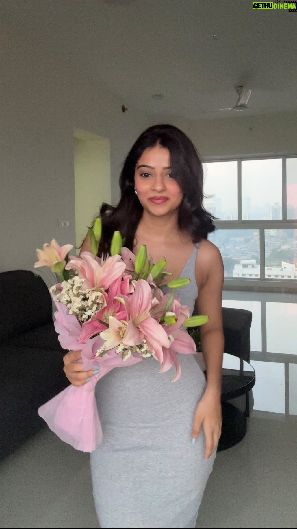 Pranjali Sing - 7.7K Likes - getting flowers>> 🌸🎀🌺✨
.
.
.
.
.
.
.
#singhpranjali #pinterest #pinterestaesthetic #pinterestinspired #foryou #fyp #flowers #explorepage