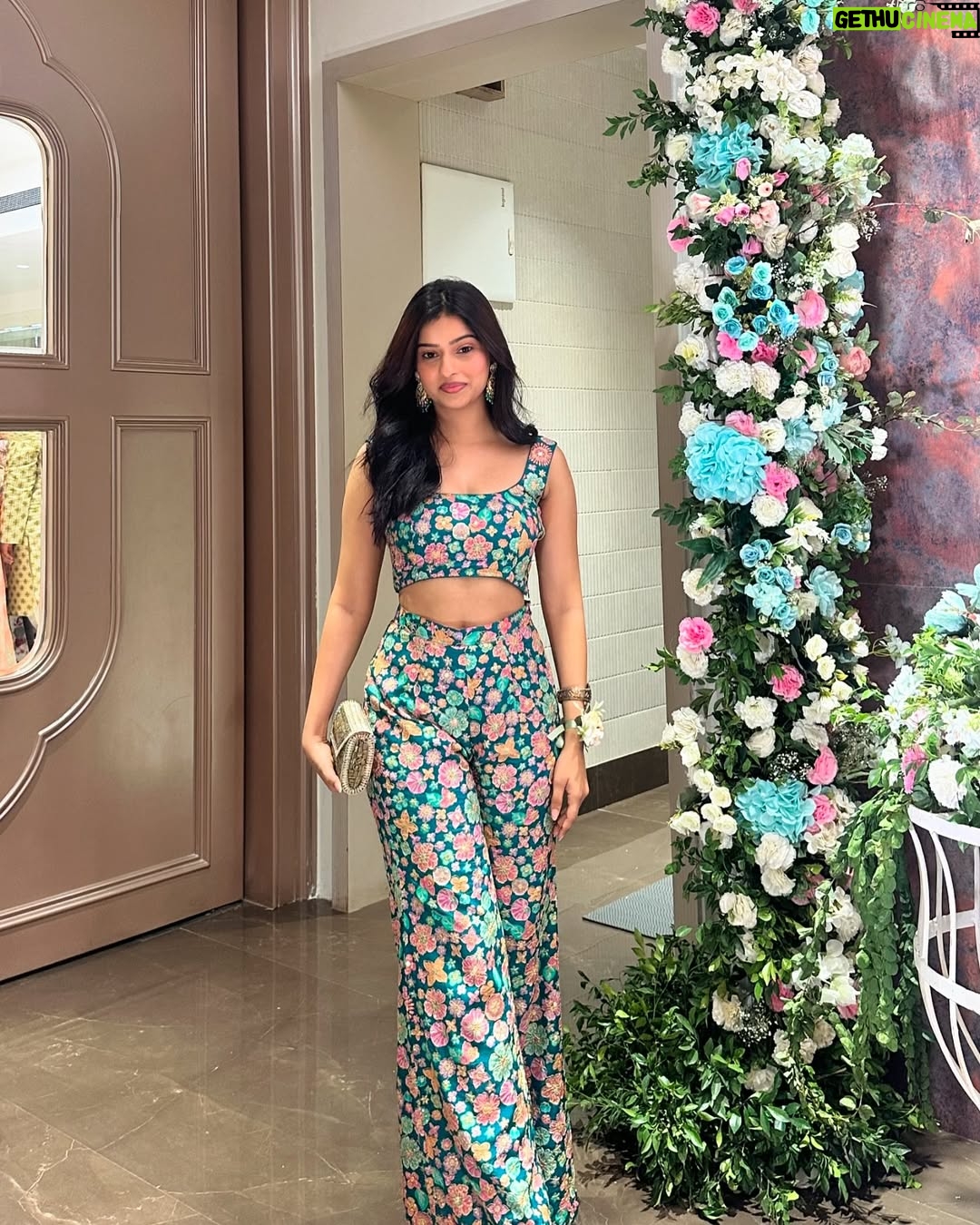 Pranjali Sing - 15K Likes - accidentally matching with the decor🌸💕
.
.
.
.
#singhpranjali #whatiwore #pinterestinspired #pinterestaesthetic #pinterest #foryou #fyp #explorepage