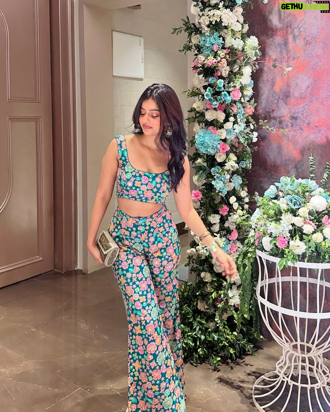 Pranjali Sing - 15K Likes - accidentally matching with the decor🌸💕
.
.
.
.
#singhpranjali #whatiwore #pinterestinspired #pinterestaesthetic #pinterest #foryou #fyp #explorepage