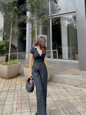 Pranjali Sing Instagram - out & about
fit details
Top @hm
Pants @hollister
Bag @tumitravel
Heels @zara
.
.
.
.
.
.
.
#singhpranjali #pinterest #pinterestaesthetic #pinterestinspired #fyp #foryou #explorepage #black